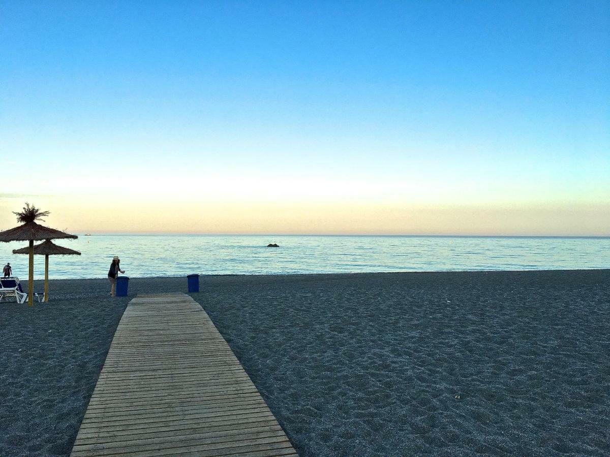 Benalbeach Jr Suite Málaga Eksteriør billede