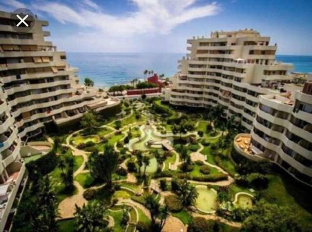 Benalbeach Jr Suite Málaga Eksteriør billede